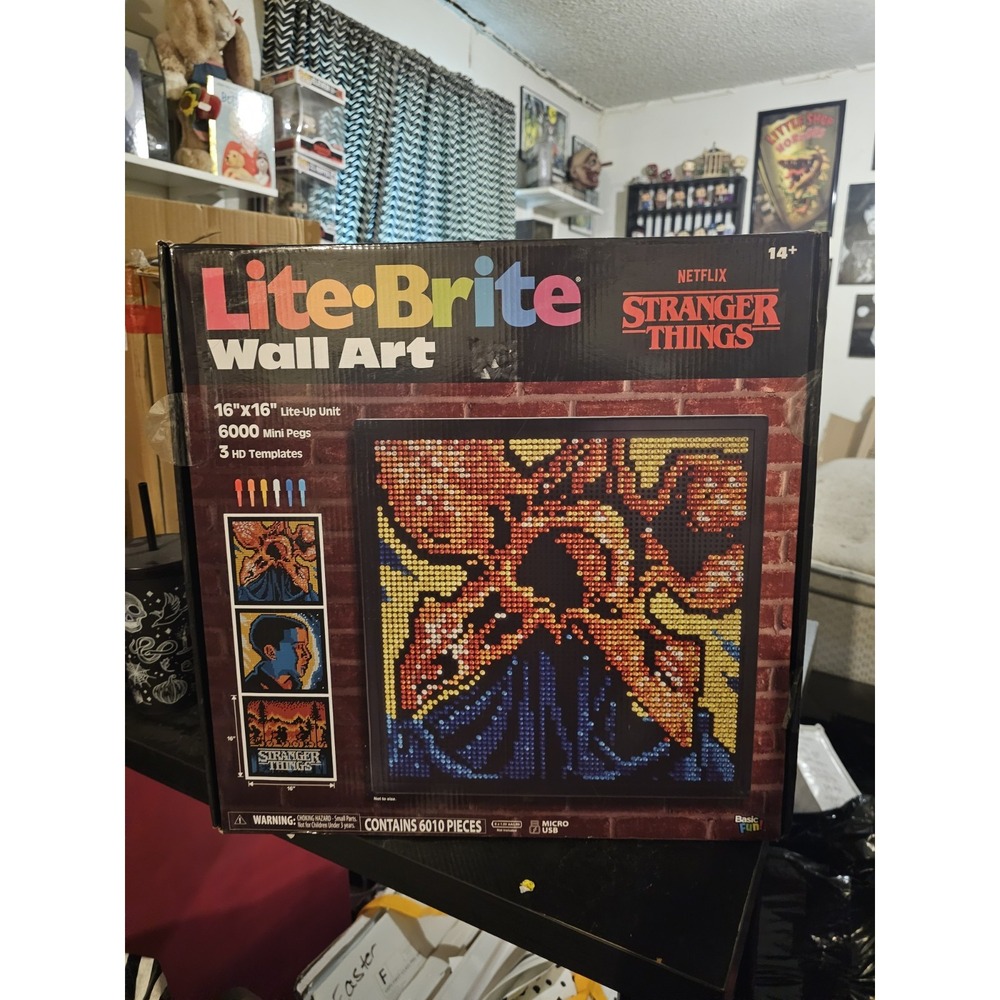 STRANGER THINGS LITE-BRITE DELUXE WALL ART 16" x 16", 6,000 Mini Pegs NEW!